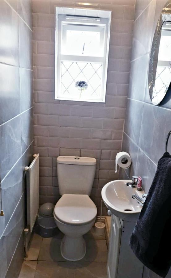 Apartment With Private Hot Tub, Sauna, Ice Bath, Gym Rainham  Exterior foto
